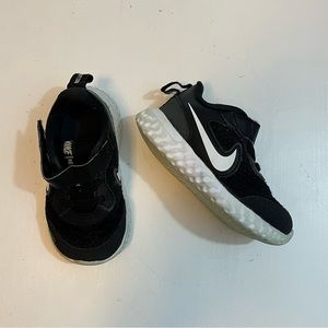Nike Boys Black Sneakers - 5C